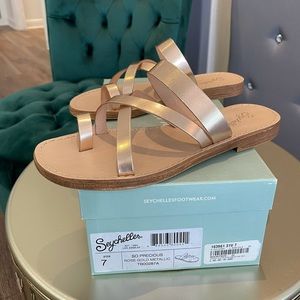 Seychelles Rose Gold Metallic sandals NWT